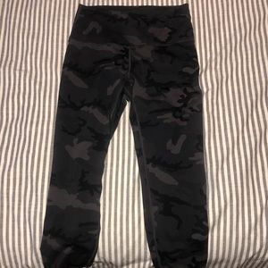 Camo Zyia Cropped Leggings
